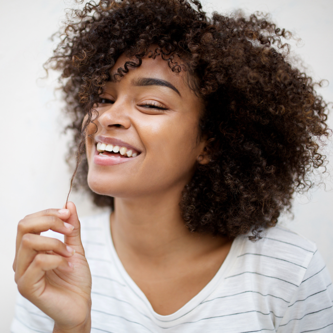 HOW TO MAINTAIN AND STYLE CURLY HAIR